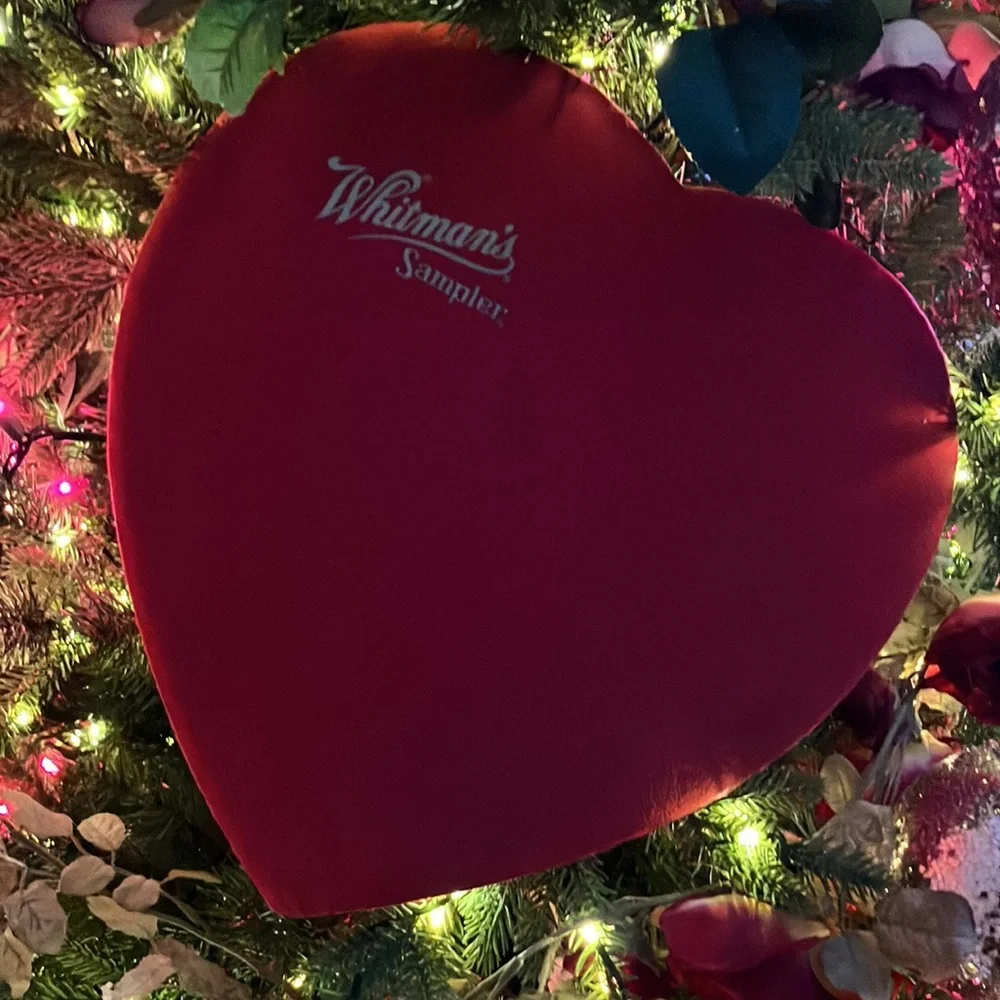 SET of 4 Heart Shaped Valentine Chocolate Boxes - Picture 4 of 7